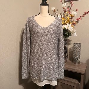 Beautiful gray Apt. 9 layered sweater. Size L